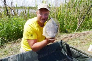 Карп весом 17.9 кг, пойманный на Марьевском водохранилище на 2 бойла СЛИВА