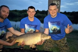 Карп весом 12.56 кг. Пойман на бойл Grandcarp креветка-специи