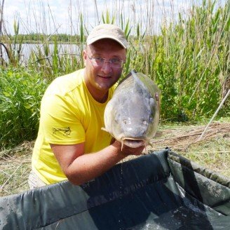 Карп весом 17.9 кг, пойманный на Марьевском водохранилище на 2 бойла СЛИВА>